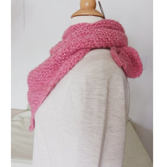 Hand knitted fluffy rosy warm shawl - Picture 1 of 9